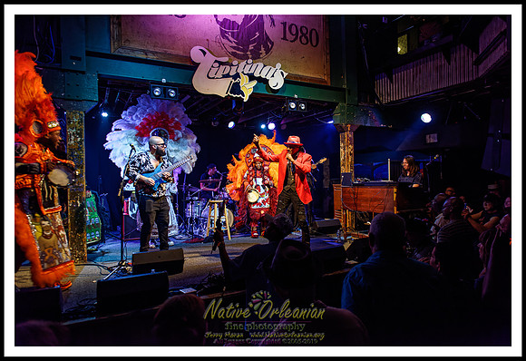 cyril_nevilles_bday_tipitinas_jm_101522_051