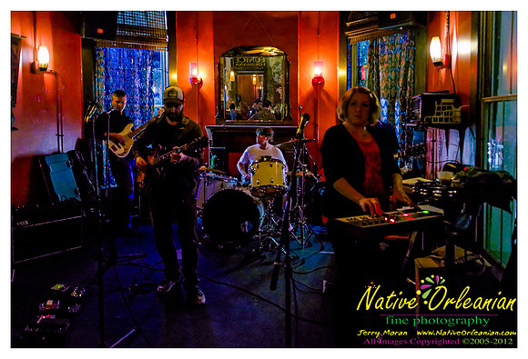 the_tangle_circle_bar_jm_122212_005