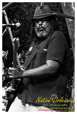 alvin_youngblood_hart_crescent_city_blues_fest_jm_nofp_101913_003
