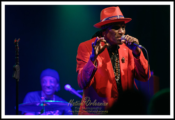 cyril_nevilles_bday_tipitinas_jm_101422_038