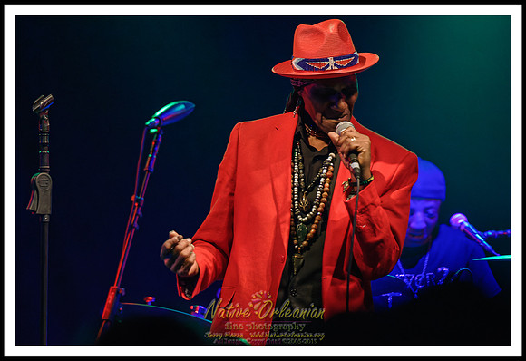 cyril_nevilles_bday_tipitinas_jm_101422_036