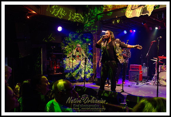 cyril_nevilles_bday_tipitinas_jm_101422_009
