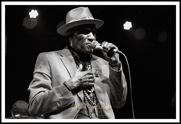 cyril_nevilles_bday_tipitinas_jm_101422_033