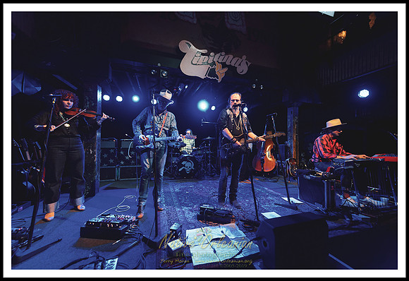 steve_earle_tipitinas_jm_062322_008