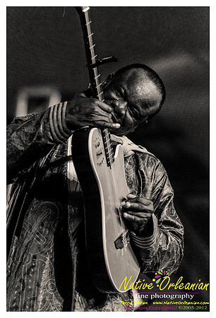 Cheick_Hamalla_Diabate_voodoo_fest_jm_102612_008