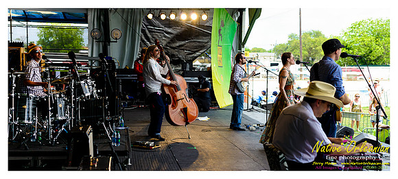 gal_holiday_jazz_fest__jm_042812_001