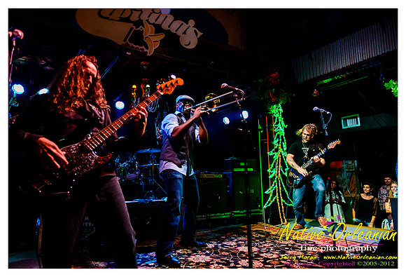 anders_osborne_tipitinas_xmas_jm_120812_018