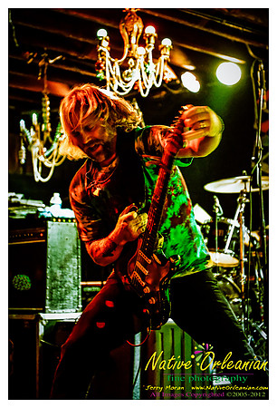 anders_osborne_tips_xmas2_jm_120912_003
