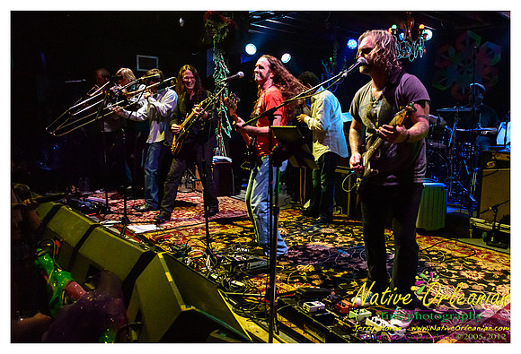 anders_osborne_tips_xmas2_jm_120912_012
