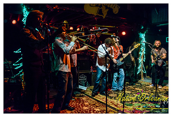 anders_osborne_tips_xmas2_jm_120912_014