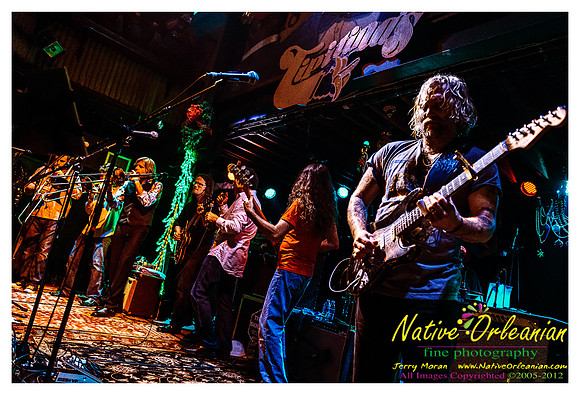 anders_osborne_tips_xmas2_jm_120912_020