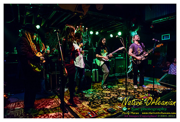 anders_osborne_tips_xmas2_jm_120912_023