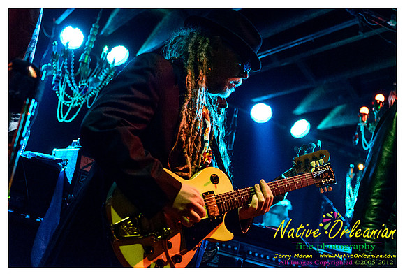 anders_osborne_tips_xmas2_jm_120912_025