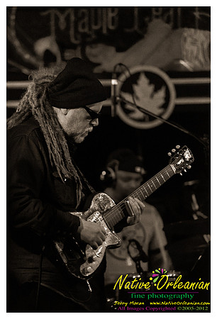 papa_mali_maple_leaf_jm_120812_001