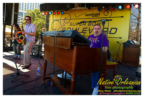 papa_gros_funk_super_bowl_jm_020313_005