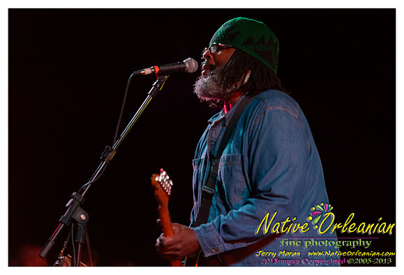 alvin_youngblood_hart_tbois_blues_fest_jm_040513_015