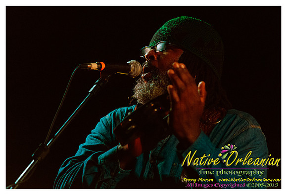 alvin_youngblood_hart_tbois_blues_fest_jm_040513_019