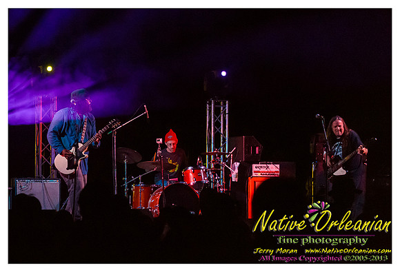alvin_youngblood_hart_tbois_blues_fest_jm_040513_020