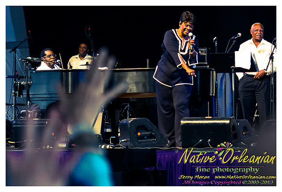 irma_thomas_gospel_tent_jazz_fest_jm_050313_010