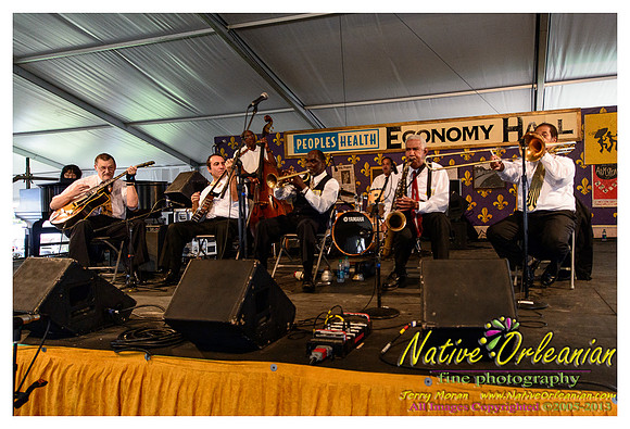 greg_stafford_and_the_jazz_hounds_jazz_fest_jm_042813_002