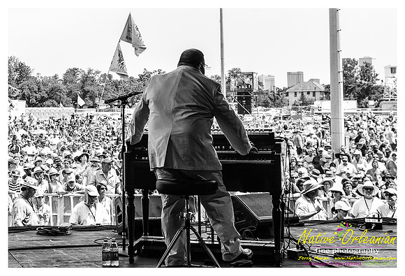 papa_grows_funk_jazz_fest_jm_042912_021