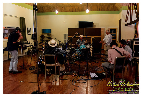 little_freddie_king_living _room_studio_jm_052014_018