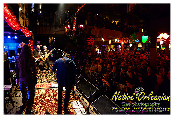 anders_osborne_holiday_spectacular_tipitinas_jm_nofp_120713_022
