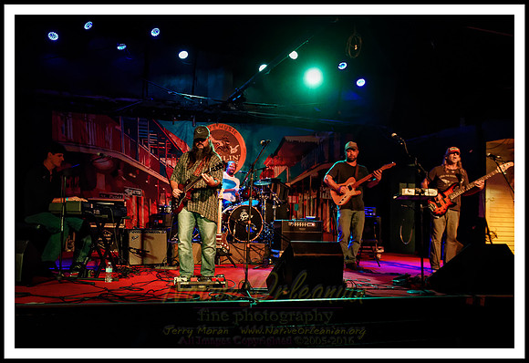 HISB_FNOLAWL_Flood_relief_Howlin_wolf_jm_091016_001