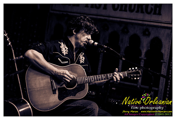tommy_malone_chikie_wahwah_jm_102312_004