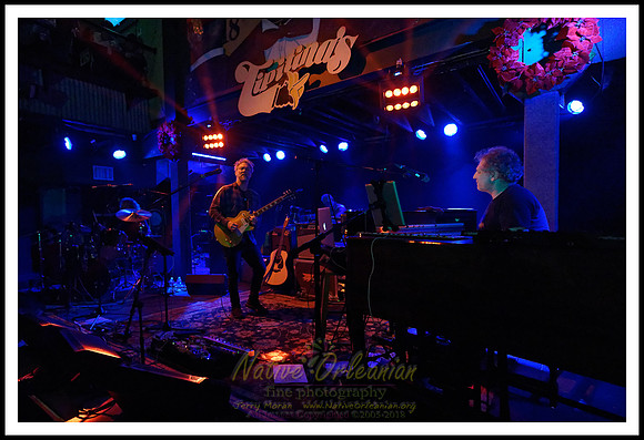 Anders_Osborne_7th_annual_holiday_spectacular_Night_1_tipitinas_jm_121518_004