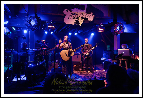 Anders_Osborne_7th_annual_holiday_spectacular_Night_1_tipitinas_jm_121518_022