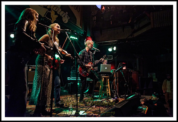 Anders_Osborne_7th_annual_holiday_spectacular_Night_1_tipitinas_jm_121518_024