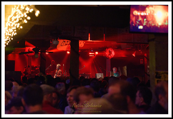 Anders_Osborne_7th_annual_holiday_spectacular_Night_2_tipitinas_jm_121618_008