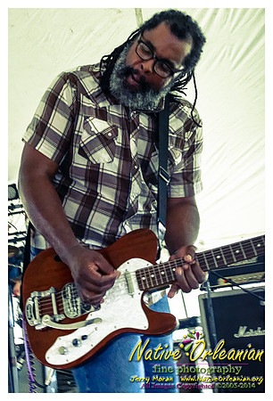 alvin_youngblood_hart_tbois_blues_fest_jm_040414_007
