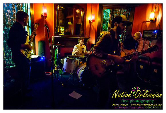 the_tangle_circle_bar_jm_122212_007