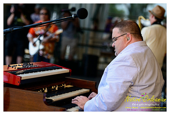 papa_grows_funk_jazz_fest_jm_042912_001