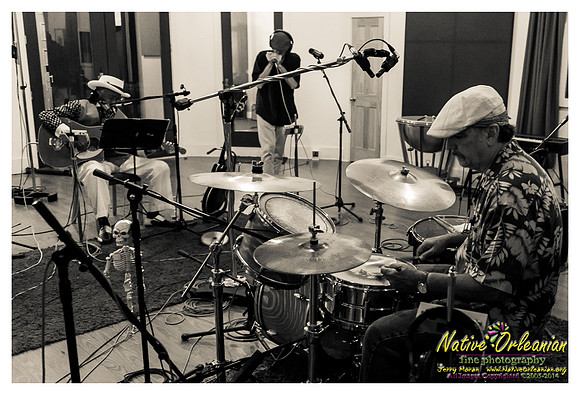 little_freddie_king_living _room_studio_jm_052014_017
