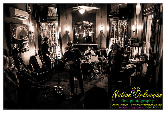 the_tangle_circle_bar_jm_122212_009