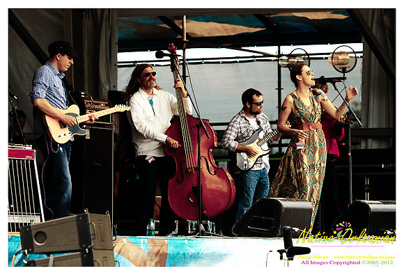 gal_holiday_jazz_fest__jm_042812_002