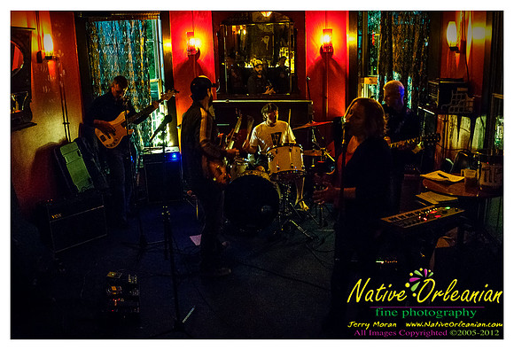 the_tangle_circle_bar_jm_122212_006