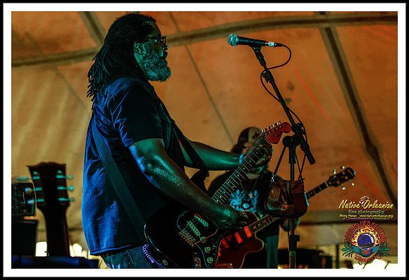 alvin_youngblood_hart_tbois_blues_fest_jm_032015_002