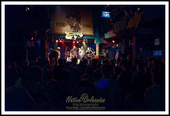 cyril_nevilles_bday_tipitinas_jm_101422_008