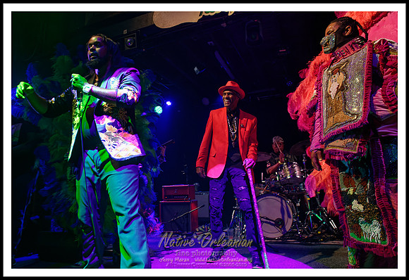 cyril_nevilles_bday_tipitinas_jm_101422_021
