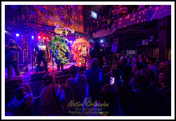 cyril_nevilles_bday_tipitinas_jm_101422_012