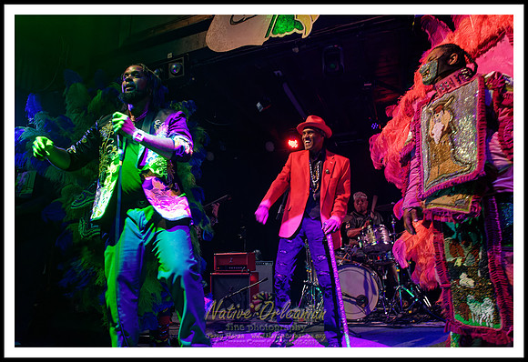 cyril_nevilles_bday_tipitinas_jm_101422_020