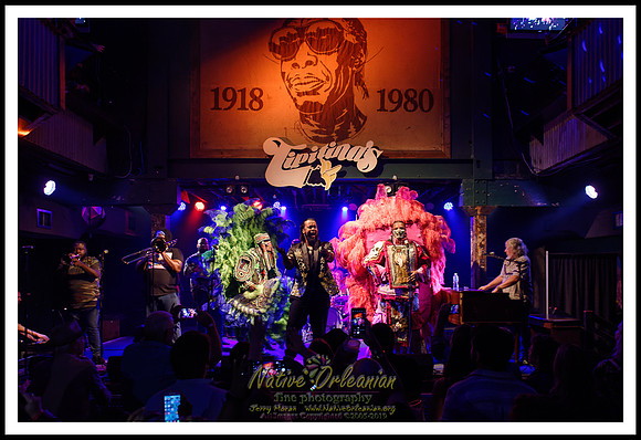 cyril_nevilles_bday_tipitinas_jm_101422_010