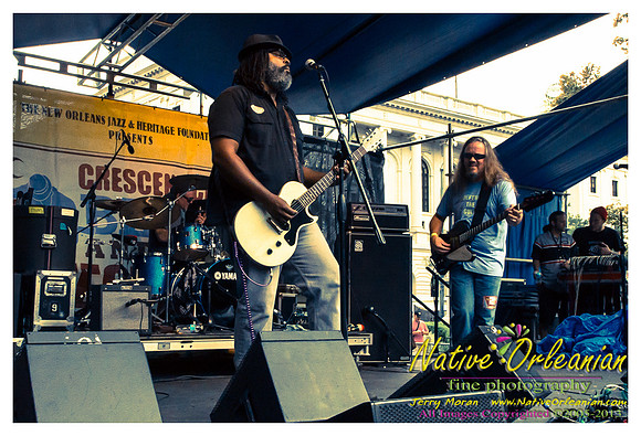 alvin_youngblood_hart_crescent_city_blues_fest_jm_nofp_101913_002