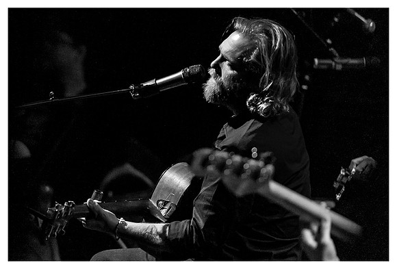 allig_anders_acoustic_jm_121211_001
