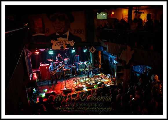 anders_osborne_xmas_spectacular_tipitinas_jm_121717_005