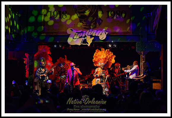 cyril_nevilles_bday_tipitinas_jm_101422_047
